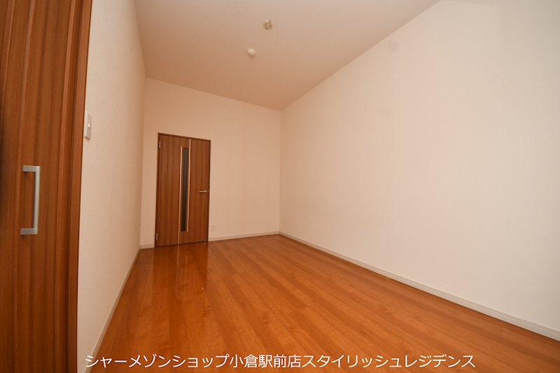サンシャインロイヤル北九州の寝室