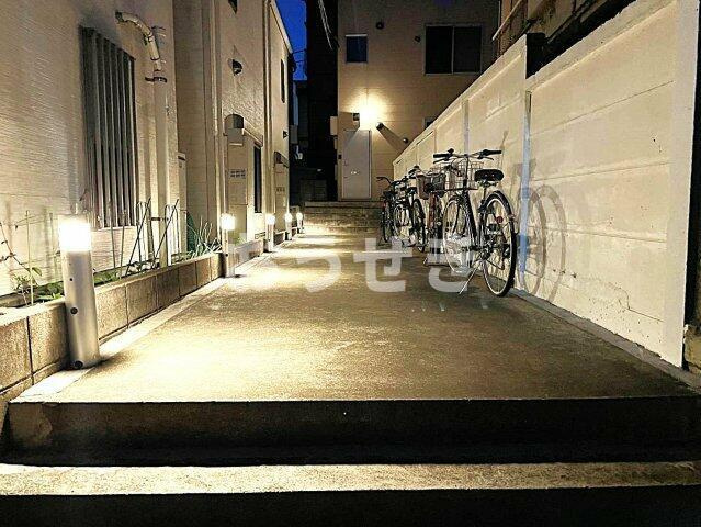 コンシェルジュ中馬込のロビー|夜も安心のお洒落な照明