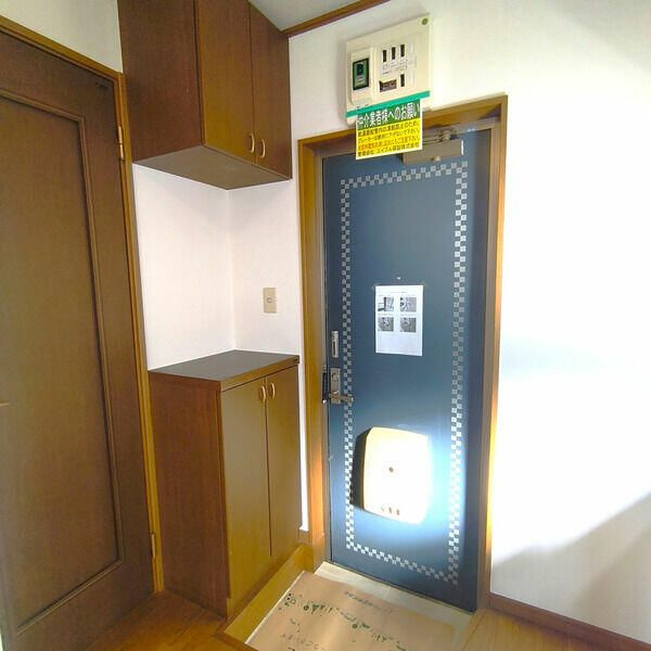 ハイツ栴檀の玄関