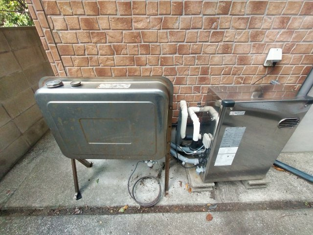 平戸市野子町 橋で行ける最西端の地の発電・温水設備