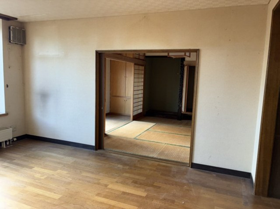 北見市高栄東町４丁目５番１７号　地下１階付平家建中古売家の居間・リビング