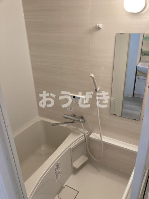 黄金ビルの浴室