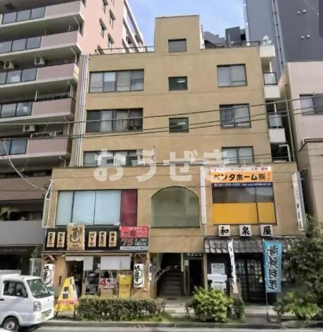 黄金ビルの外観
