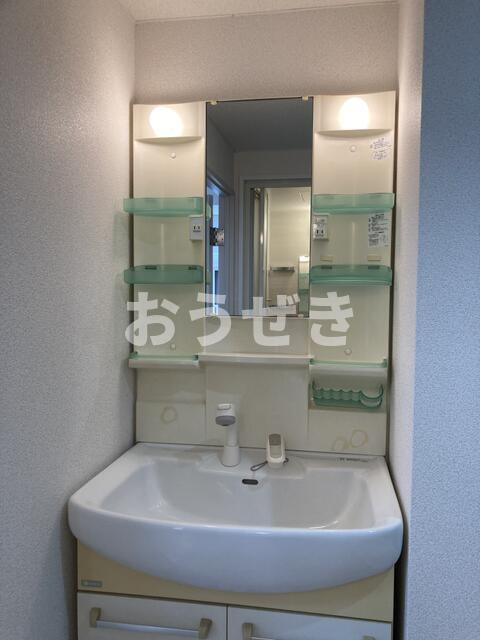 黄金ビルの洗面所