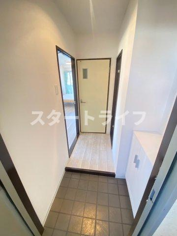大阪市東淀川区豊新５丁目の賃貸マンションの玄関