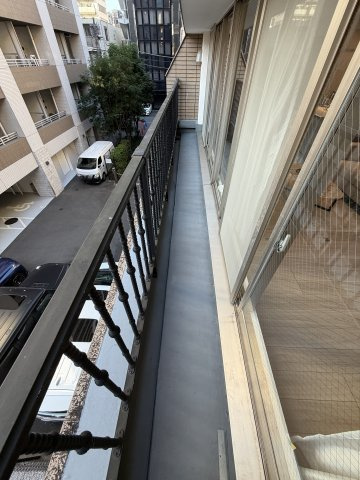 新宿区西新宿７丁目の中古マンションのバルコニー