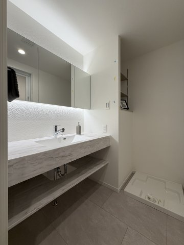 新宿区西新宿７丁目の中古マンションの独立洗面台