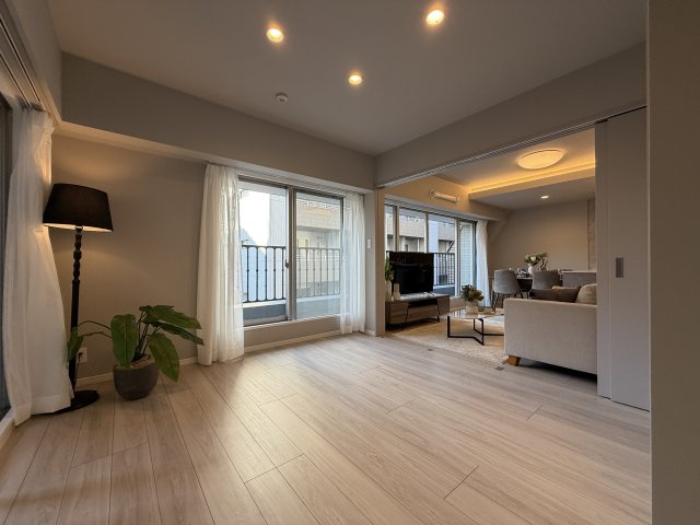 新宿区西新宿７丁目の中古マンションの洋室|（約7.2帖）