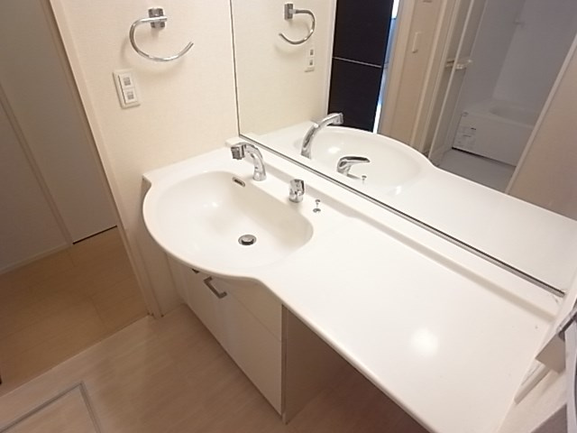 Crestia 東園田の洗面所