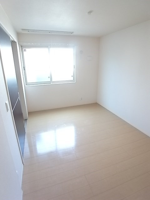 Crestia 東園田の洋室