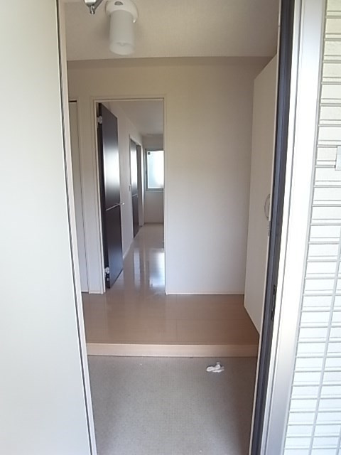 Crestia 東園田の玄関