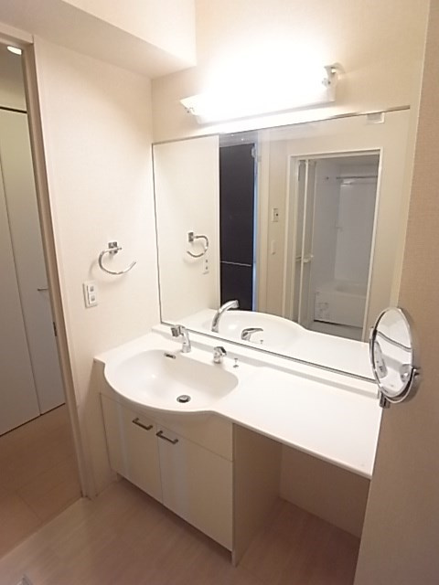 Crestia 東園田の洗面所