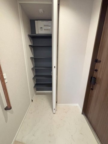 エルズプラス上北沢の玄関