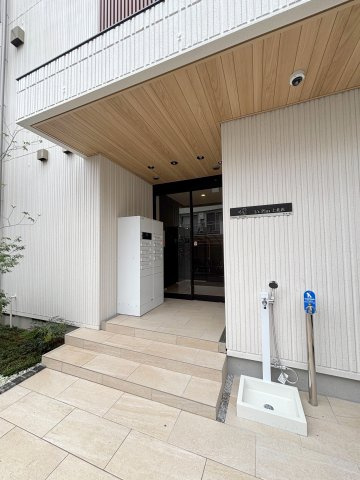 エルズプラス上北沢のエントランス
