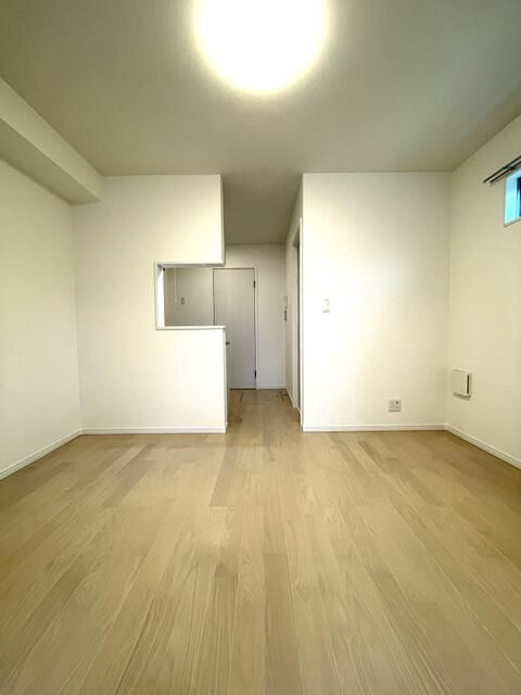 ＵＣＤＡ　Ｒｅｓｉｄｅｎｃｅ新検見川の居間・リビング