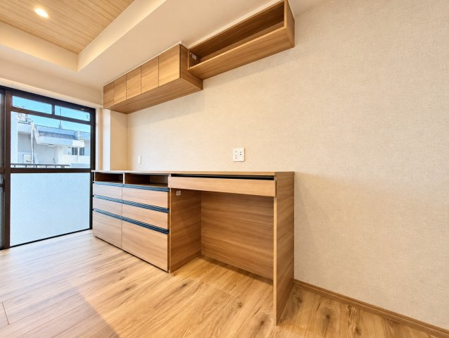 扶桑ハイツ南太田の収納|キッチンまわりには、収納力に優れたカップボードを設置しています。