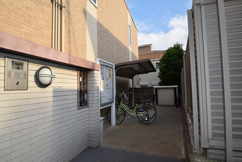 レオパレス玉川 のエントランス