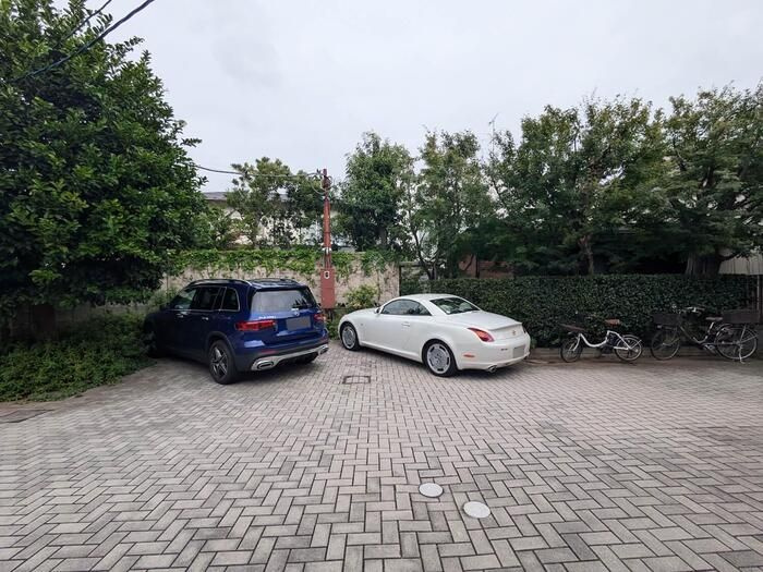 カーサ ベルリオの駐車場