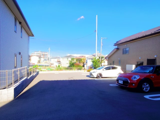 メゾンフェリーチェの駐車場