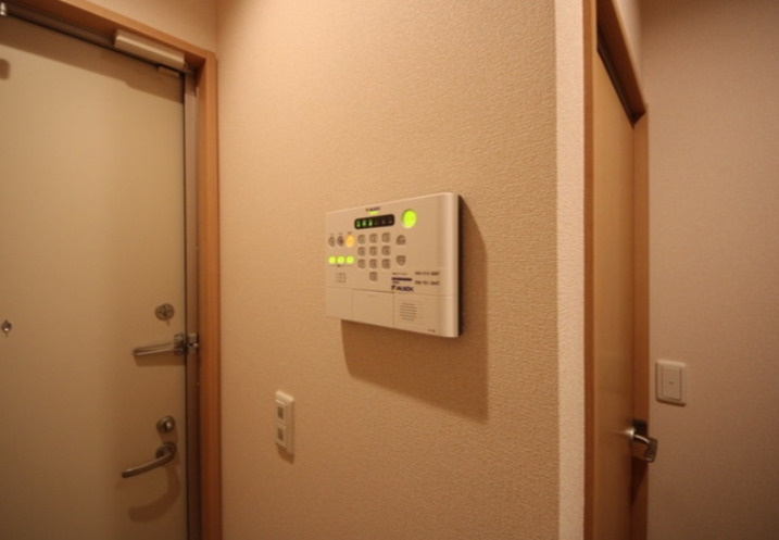 ヴィクトワール　弐番館の玄関