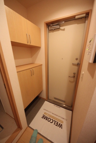 ヴィクトワール　弐番館の玄関