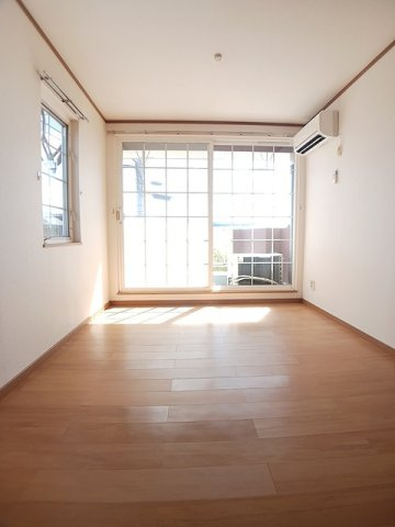 小郡市三沢のアパートの居間・リビング|ゆったりとした居間です