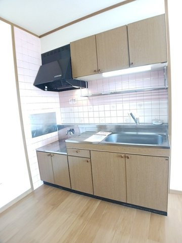 小郡市三沢のアパートのキッチン|コンパクトなキッチンで掃除もラクラク