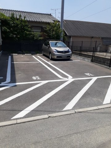 小郡市大板井のアパートの駐車場|駐車場があるので、車を買う予定の方も安心です