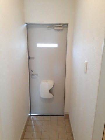 小郡市大板井のアパートの玄関|落ち着いた玄関です