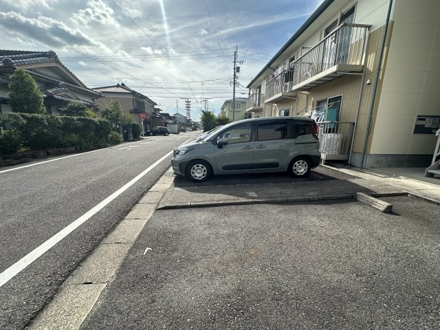 コーリーコート１番館の駐車場