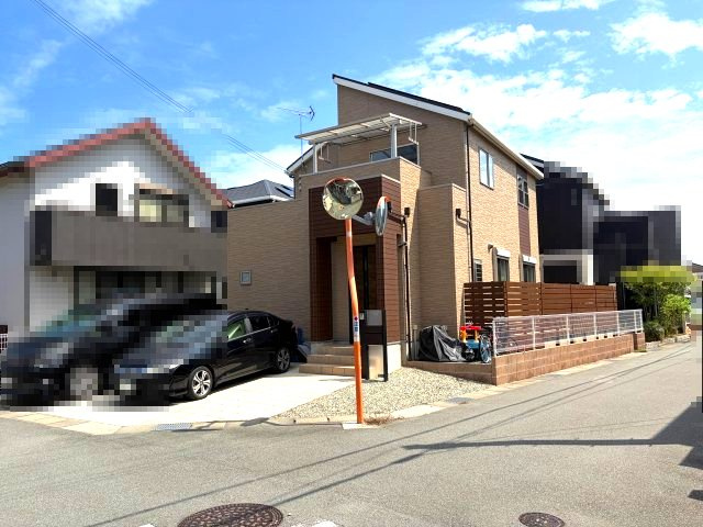 【前面道路含む現地写真】 | 高砂市伊保崎1丁目　戸建 | 前面道路含む現地写真です