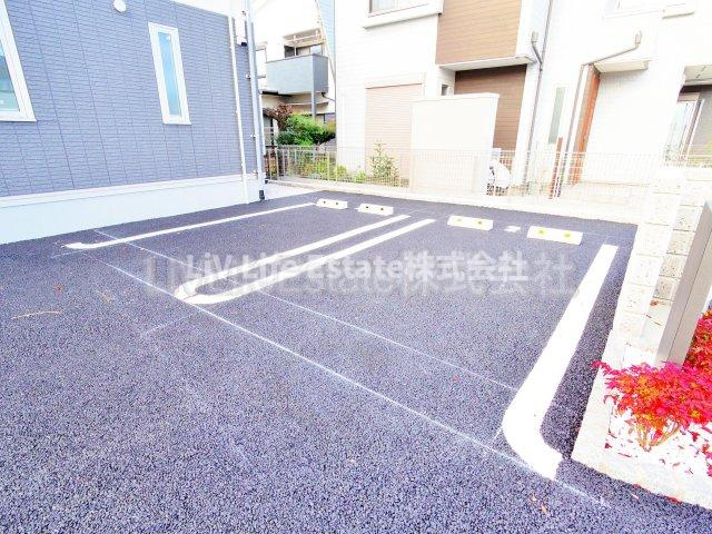 グランツ久米川の駐車場