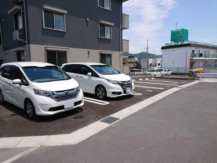 フロレゾン北花山Ａの駐車場