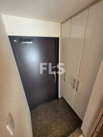 港区西新橋３丁目の賃貸マンションの玄関