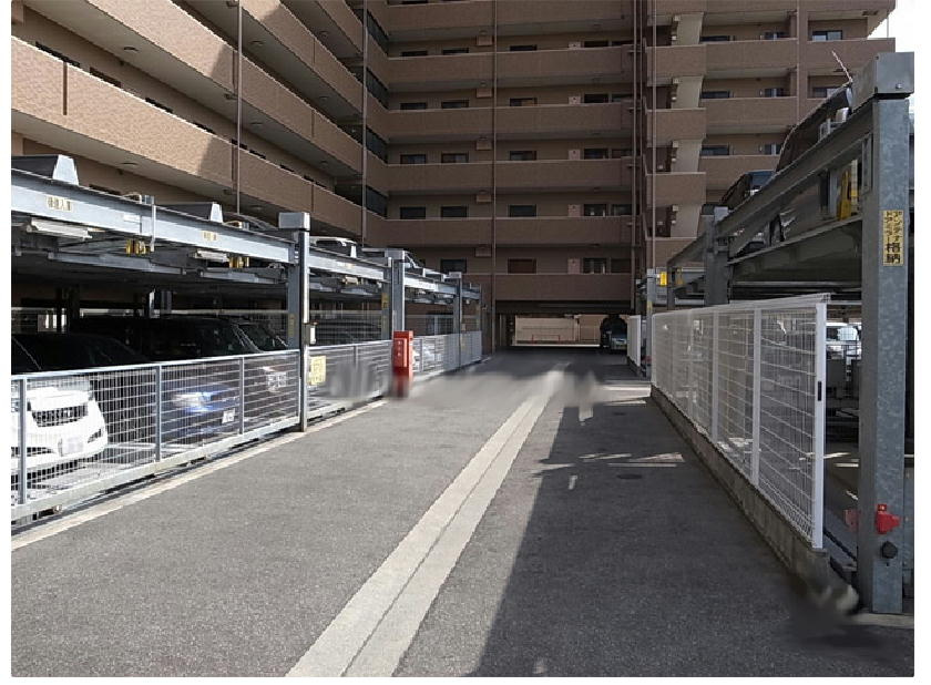 ルナコート塚口の駐車場