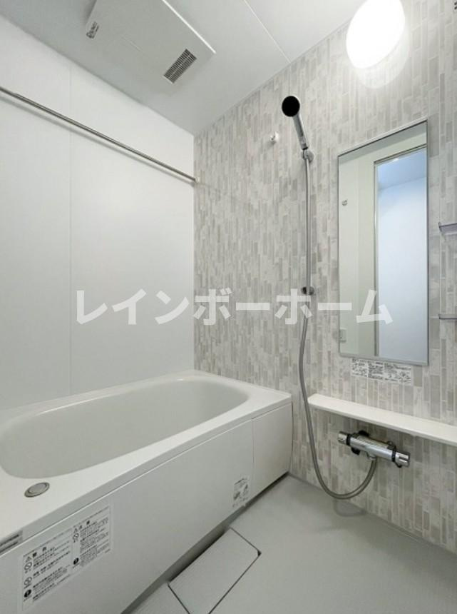 アヴァンス西小岩の浴室