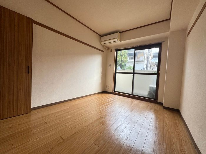 コーポ朝倉の洋室