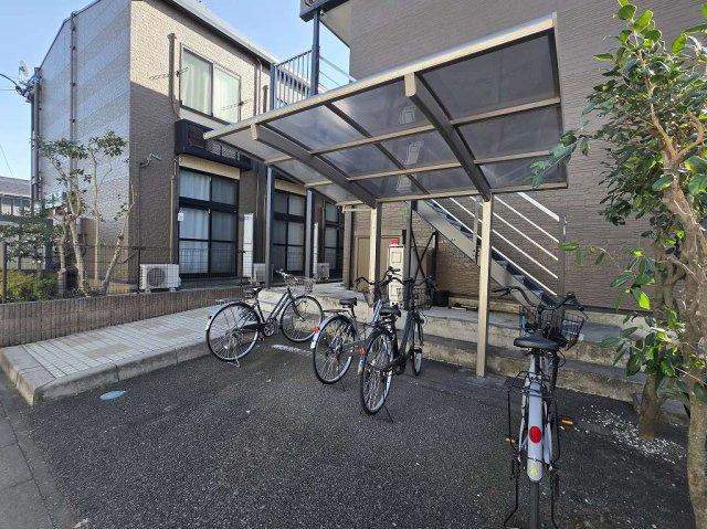 屋根付の駐輪場なので雨の日も安心！