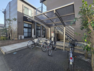 屋根付の駐輪場なので雨の日も安心！