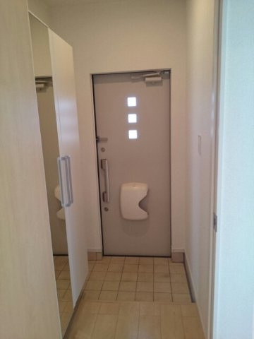 収納もある玄関です