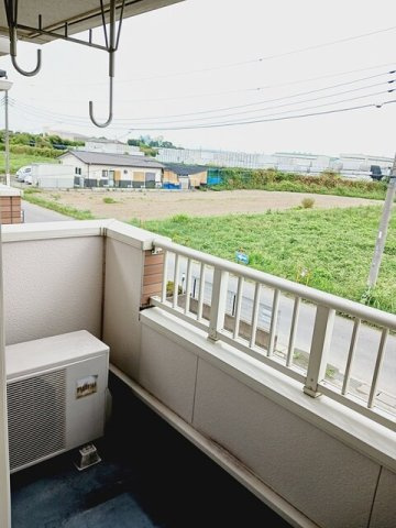 お洗濯にも便利なバルコニー付き