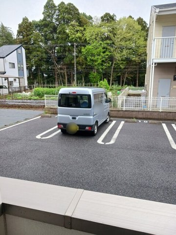 駐車場があるので、車を買う予定の方も安心です