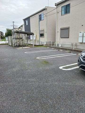 車をお持ちの方に嬉しい駐車場付きの物件です
