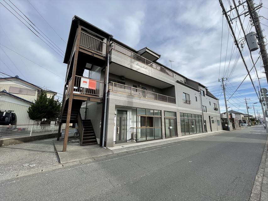 落ち着いた雰囲気の外観です