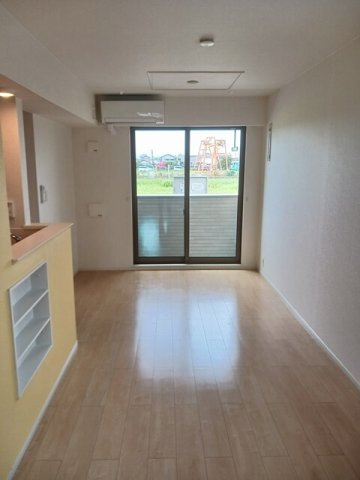 こちらの居間で趣味の時間をお楽しみください
