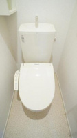 落ち着いた色調のトイレです