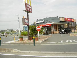 マクドナルドまで640ｍ