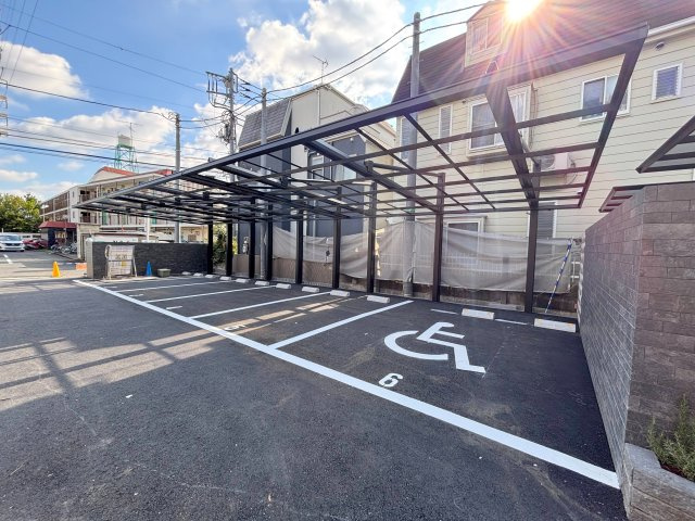 シャルマンSKJの駐車場