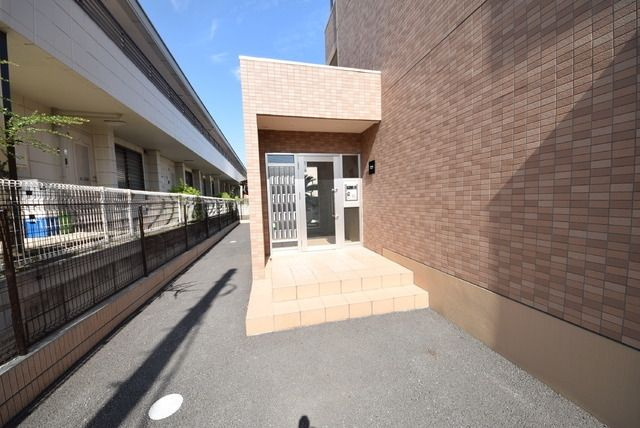 【エントランス】 | グレーシア | エントランスです