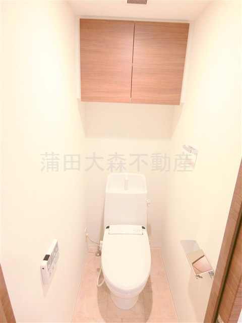 ラフィスタ蒲田南Ⅱのトイレ|棚収納と温水洗浄便座付きのトイレ！